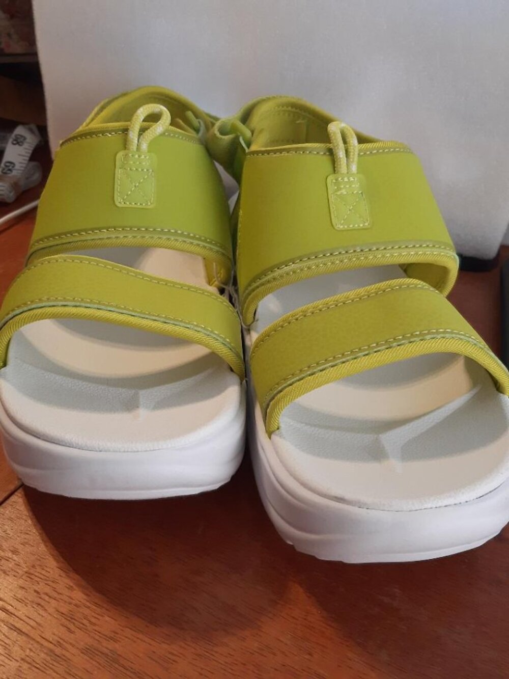 NEW ! Avia Women Bright Green Open Toe Sandals Sz 8/10/11